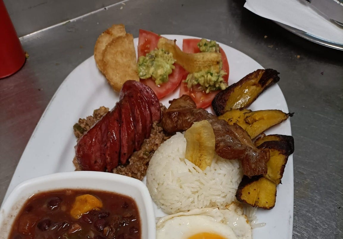 La Esquinita Del Medio