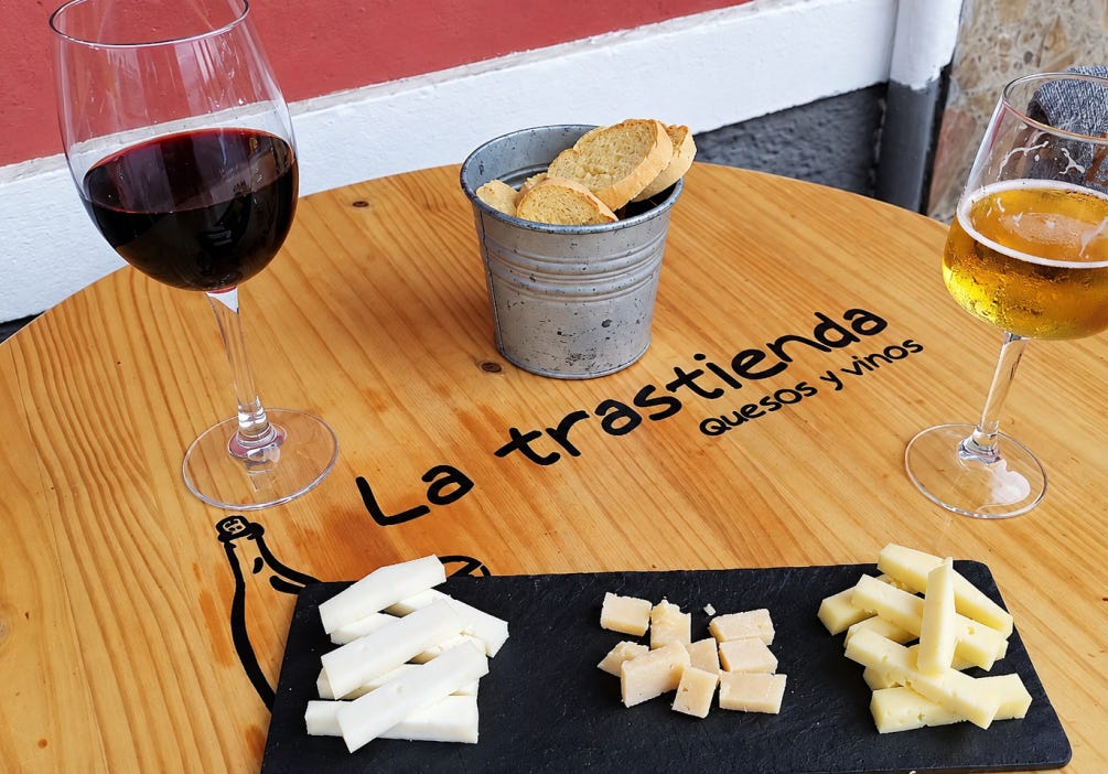 Taberna La Trastienda de Moya Quesos y Vinos
