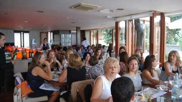 Día de las secretarias y celebración en el restaurante Segundo Muelle