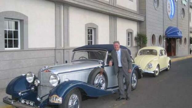 coches de época recorriendo Gran Canaria