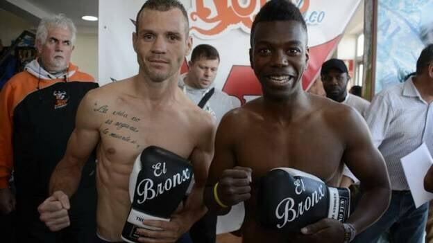 John Dickson entra en el profesionalismo