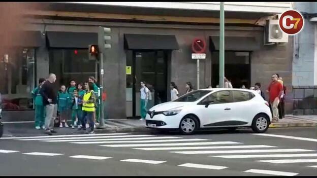 A pie, en compañía y seguros al colegio