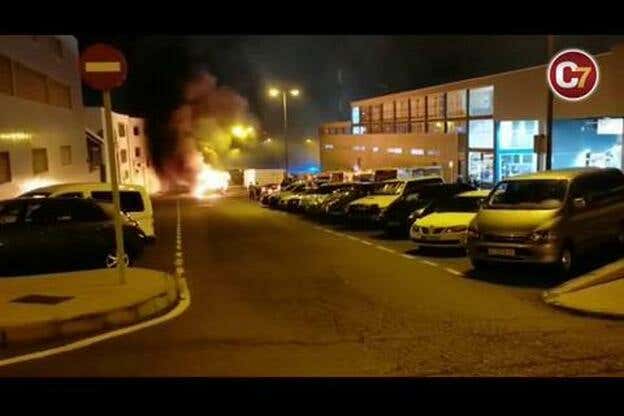 «El fuego se comió la guagua en nada»