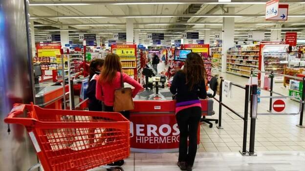 Canarias tiene aún margen para crecer en hipermercados y súper