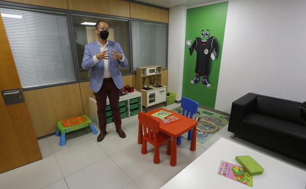 El juez decano demanda un órgano de Menores e insiste con el Contencioso