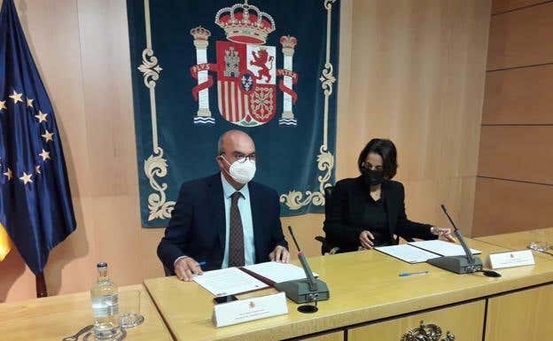Los expedientes de extranjería se agilizarán gracias a la centralización y el apoyo del Colegio de Gestores