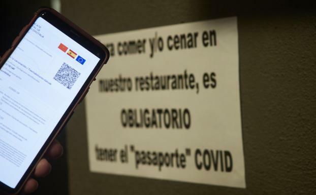 El sector de la hostelería, desconcertado ante la aplicación del certificado covid