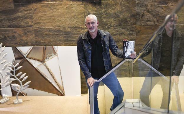 José Ángel Mañas: «La bruma histórica me estimula, me permite echarle imaginación»