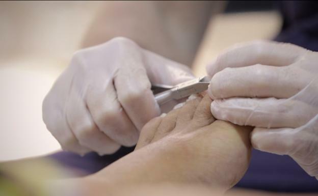 Condenada a 6 meses de prisión por ejercer como podóloga sin titulación