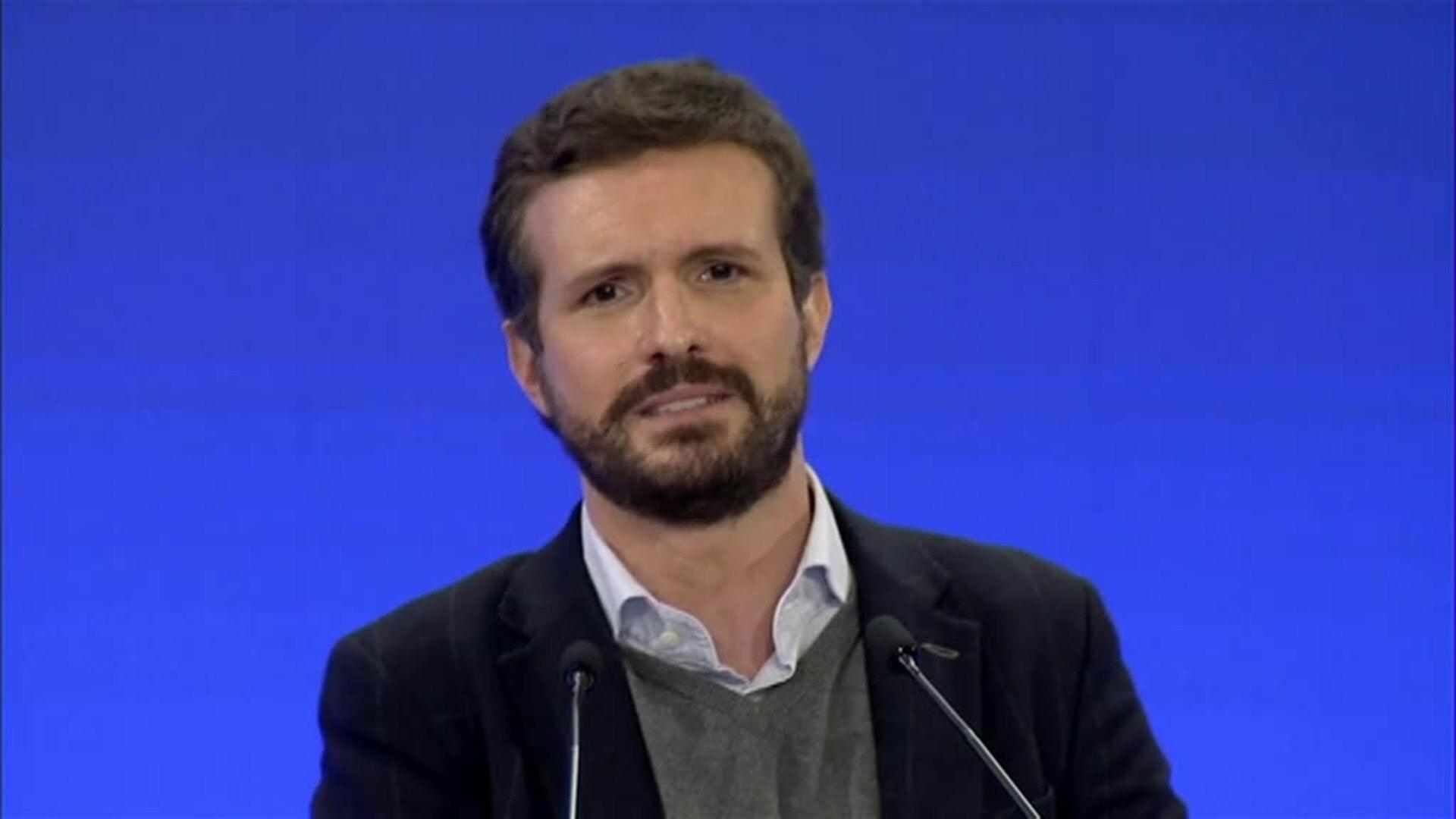 Casado: "¿Cómo se puede tener un presidente tan débil que no puede ni cesar a sus ministros?"