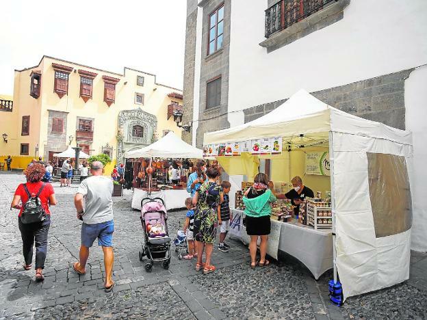 El Mercadillo de Artesanía y Cultura regresa mañana domingo a Vegueta