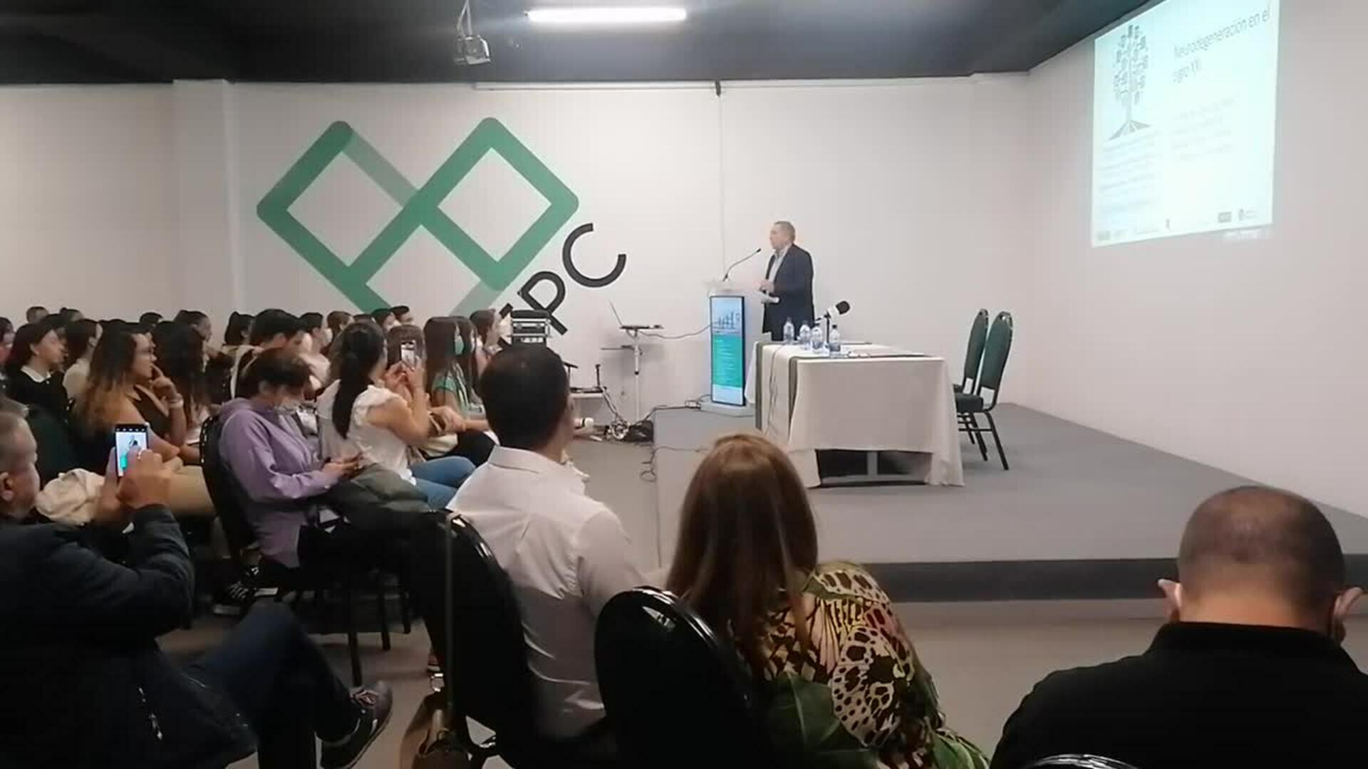 «Si envejecer supone una marejada, los sanitarios tenemos que ser un faro»