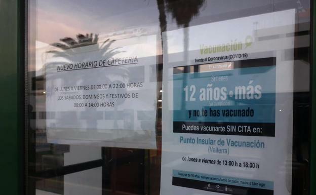 Cafetería a medias en el Hospital Doctor José Molina Orosa