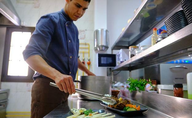 Un poquito de cúrcuma, un poquito de comino: Ismael Bouattou mezcla los sabores del mundo