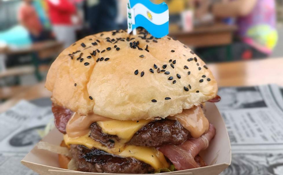 Esta es la mejor hamburguesa de Gran Canaria: sobre cuatro ruedas y con espíritu futbolero