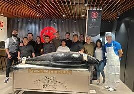 El restaurante Kiki celebra el ronqueo de un atún rojo de 330 kilos