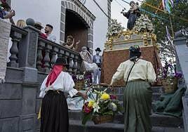 15 carretas y grupos en la romería de San Antonio, en Mogán