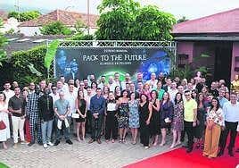 Klingele rinde un tributo de película a sus empleados