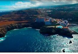 Herido un joven tras caer sobre unas rocas en la costa de Icod