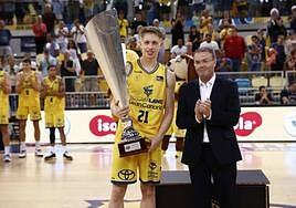 El Dreamland Gran Canaria vence al Lenovo Tenerife y conquista la Copa Isola (83-74)