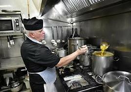 Aceite, papas, aguacates... La subida de los alimentos obliga a retocar cartas y subir precios