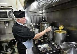 Aceite, papas, aguacates... La subida de los alimentos obliga a retocar cartas y subir precios