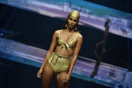 Nuria González le hace un guiño a Las Canteras en el colofón de la primera jornada