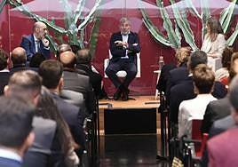 Clavijo avisa de que «vienen curvas» para la economía canaria en 2024