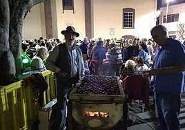 Castañas y anís contra el olvido de los finaos