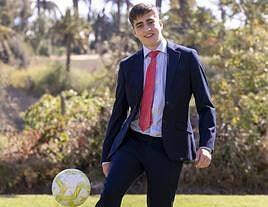 Antonio Armas, del Colegio Hispano Inglés, galardonado en Economía y Empresa