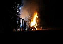 A la hoguera por cerrar Casa Camila