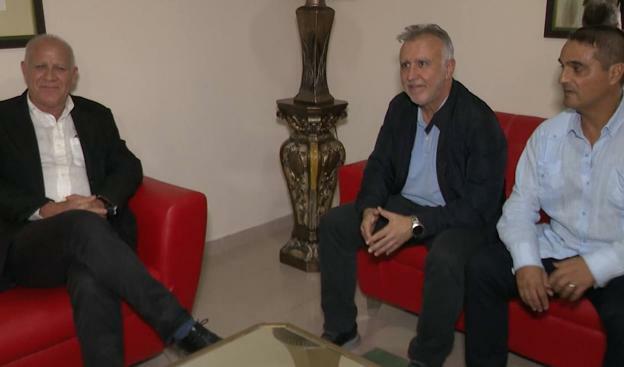 Primeras imágenes de la llegada de Torres a Cuba