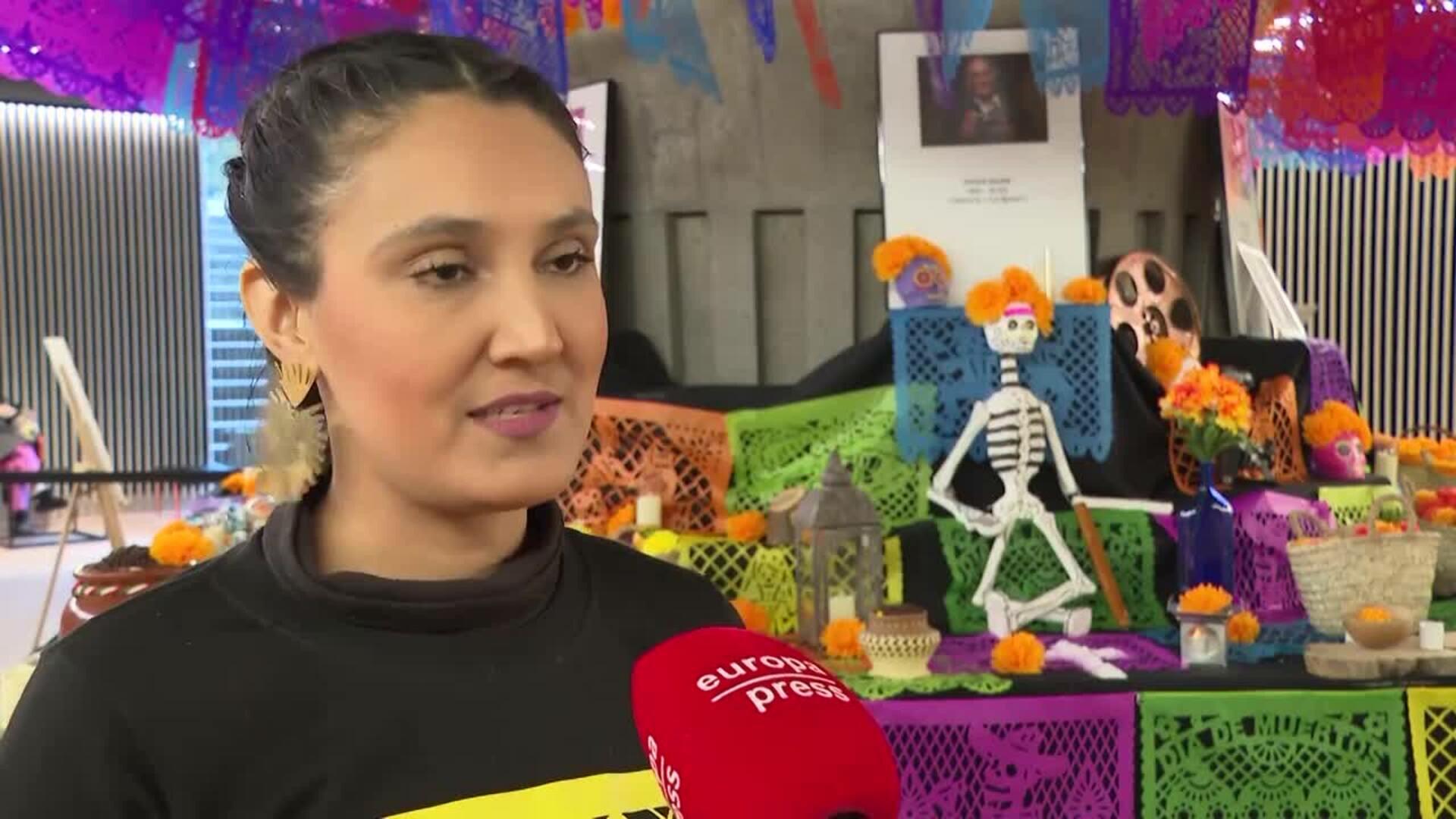 Fernán Gómez-Centro Cultural de la Villa celebra el Día de Muertos con un altar dedicado a artistas