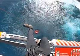 Rescatados una mujer arrastrada por un golpe de mar y un hombre que fue a su auxilio