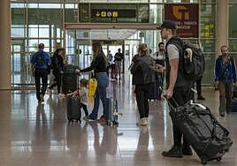 Alerta en el aeropuerto de Barcelona por una fuga radiactiva en un avión
