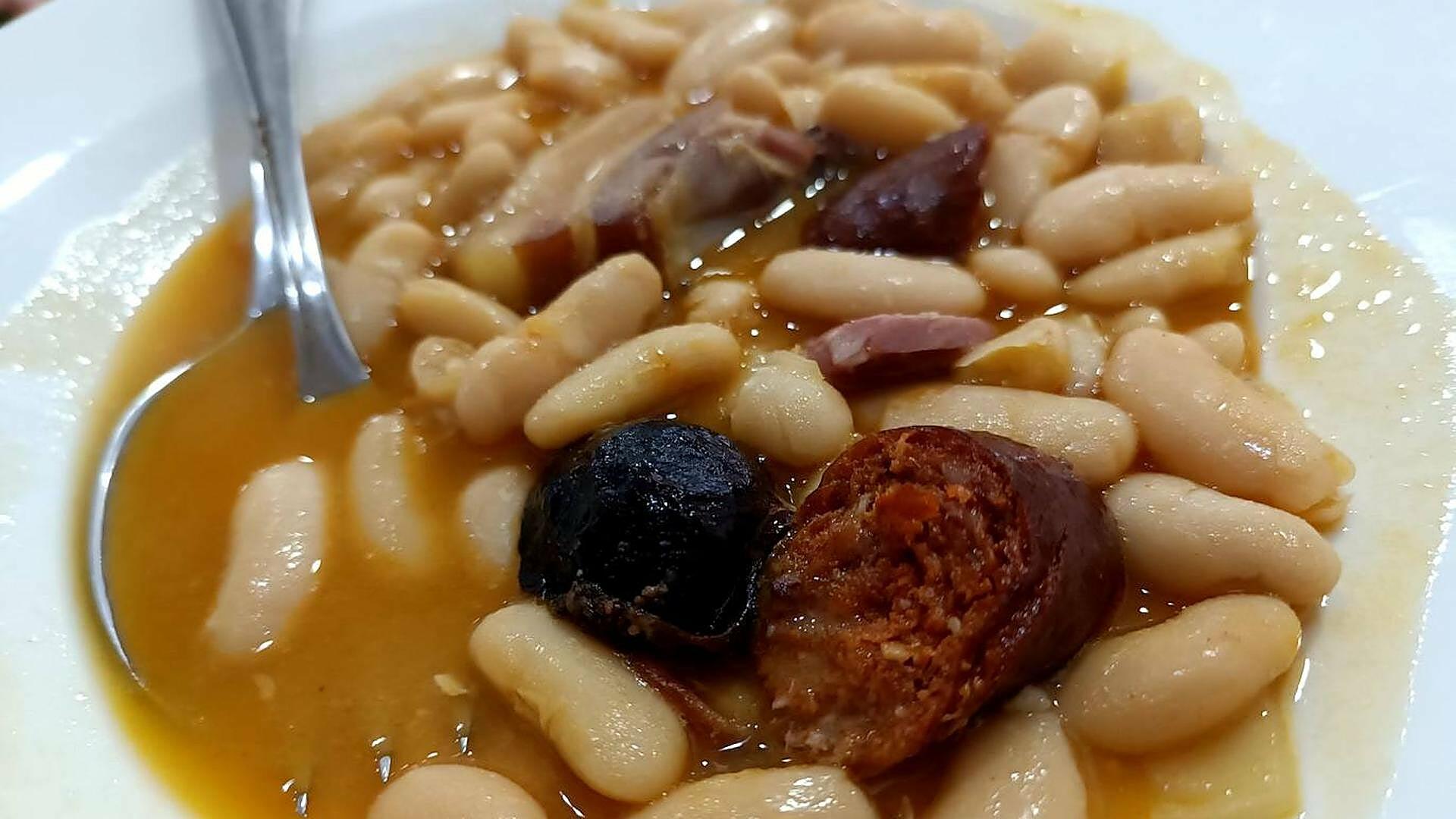 Una sublime fabada llegada de Asturias, en pleno barrio de Alcaravaneras