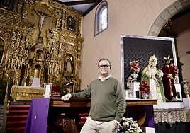 «Vi cómo se tallaba este Cristo casi a los pies de mi cama»