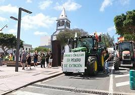 200 ganaderos y agricultores salen a la calle en defensa del campo majorero