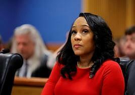 El juez mantiene a la fiscal del caso contra Trump en Georgia pero su reputación queda dañada