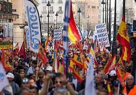 Policías y guardias civiles protestan en Madrid para exigir a Marlaska la equiparación salarial