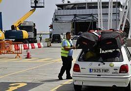 Unos 200.000 residentes canarios se moverán entre las islas este año en avión o barco