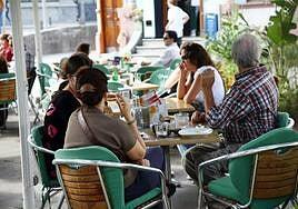 Multas por tirar colillas y playas sin humo: las enmiendas de los médicos al plan antitabaco