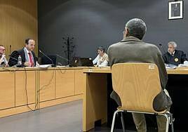 Lo acusan de forzar a un menor en el CC El Muelle aunque él lo niega