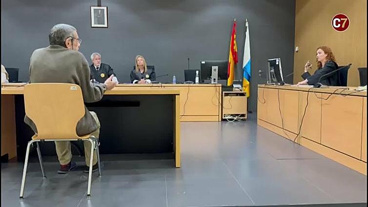 El acusado de forzar a un menor en el CC El Muelle niega los hechos