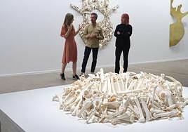 Arte a partir de huesos de animales y de cenizas