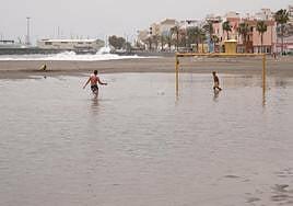 Fuerteventura recupera el pulso, Gran Tarajal juega al fútbol en el mar