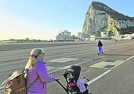 El acuerdo entre Reino Unido y España sobre Gibraltar encalla en el aeropuerto
