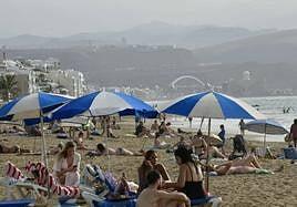 La calima y el calor se pegan a Canarias: se alcanzarán los 30 grados este martes
