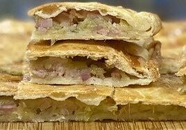 Irresistible empanada de puerros, bacon y queso parmesano