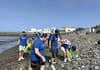 200 personas participan en una limpieza de la playa de Agaete organizada por Fred. Olsen Express